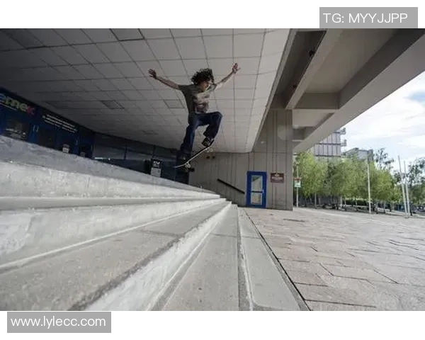 成都滑板队实力引发热议滑板爱好者对其表现的不同看法与争论