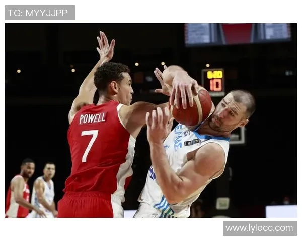 中国国奥男篮迎战加拿大队全力争胜展现青春风采